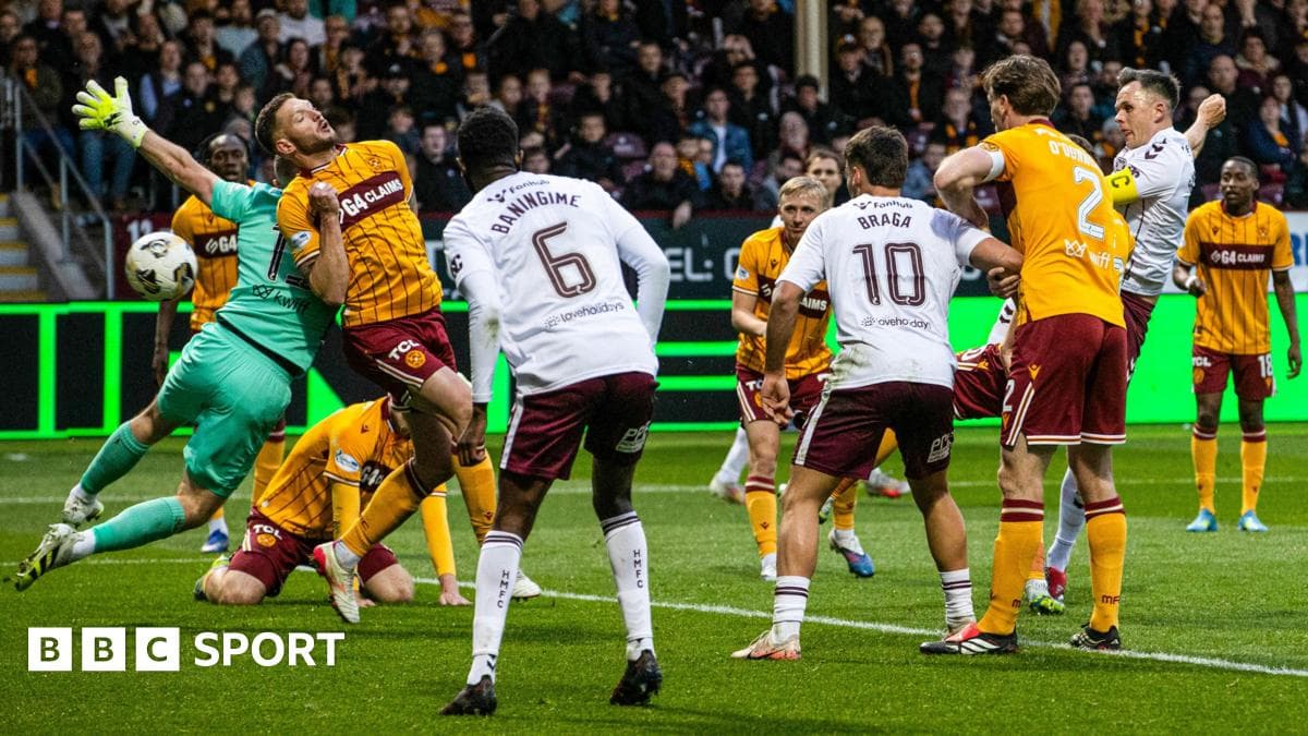 Joueurs en action lors d'un match de football