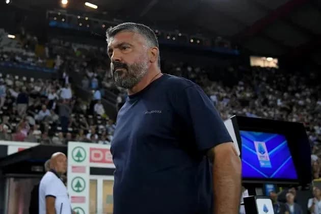 Entraîneur sur le banc lors d'un match