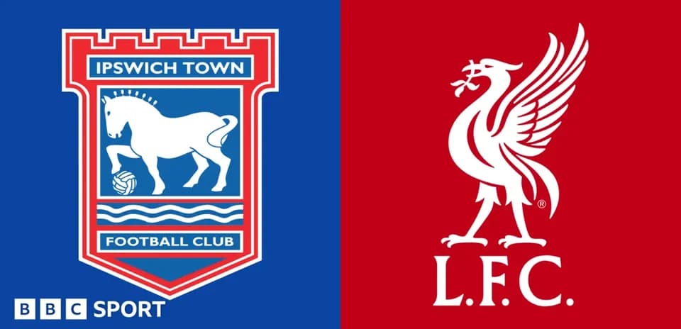 Logos d'Ipswich Town et Liverpool sur fond coloré