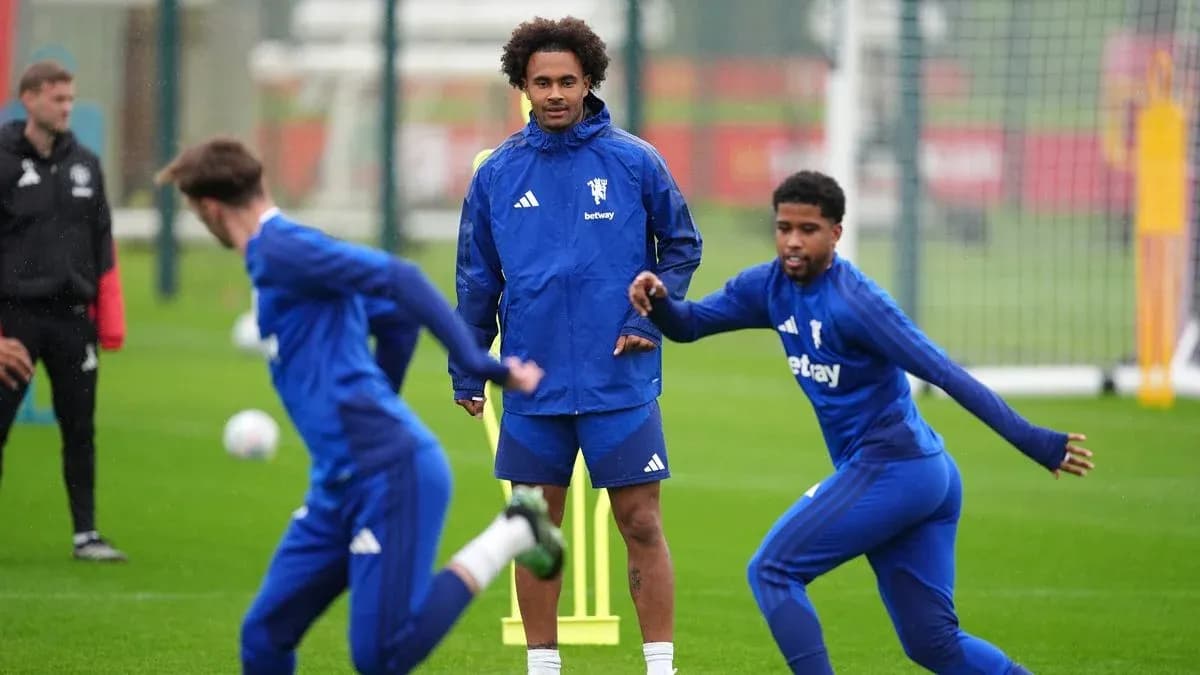 Joueurs s'entraînant sur le terrain de football