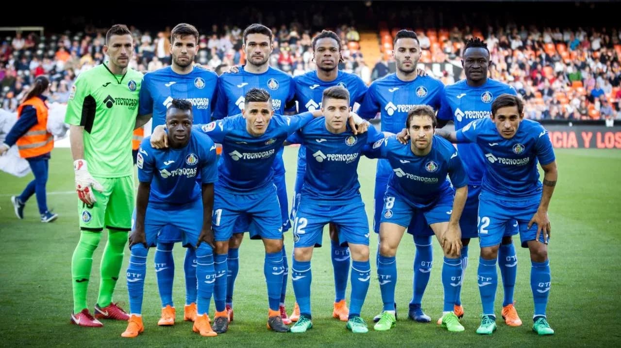 Équipe de Getafe posant avant un match