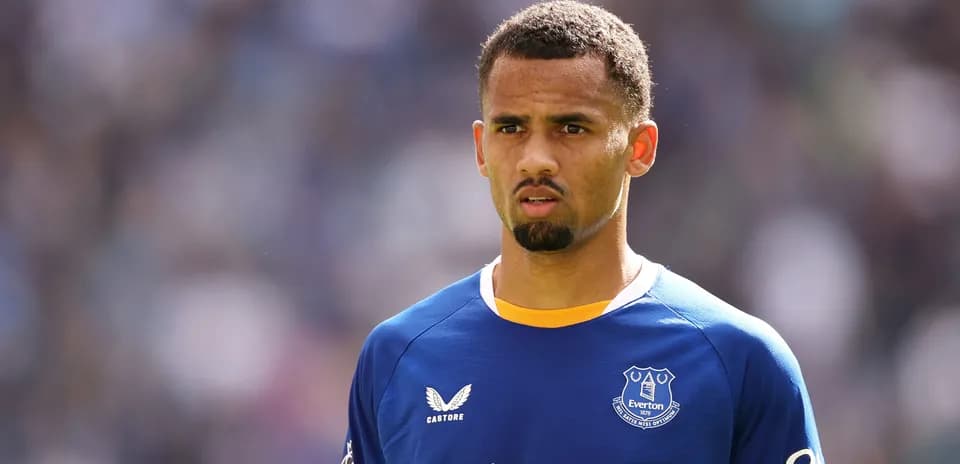 Joueur d'Everton en maillot bleu sur le terrain