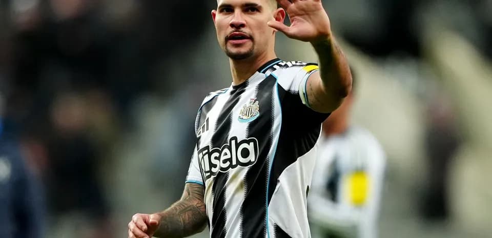 Joueur de Newcastle saluant les supporters après le match