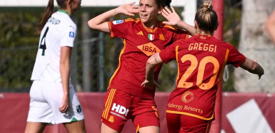 Joueuses de la Roma célébrant un but