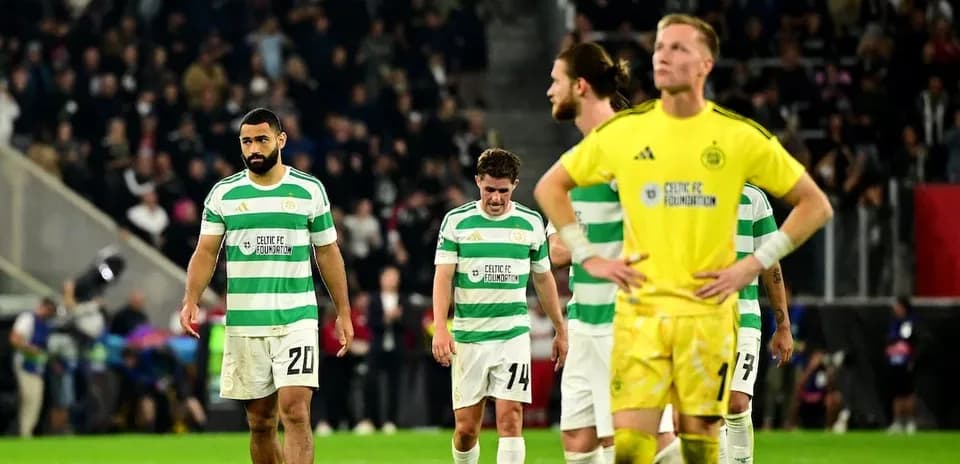Joueurs de Celtic FC marchant après une défaite