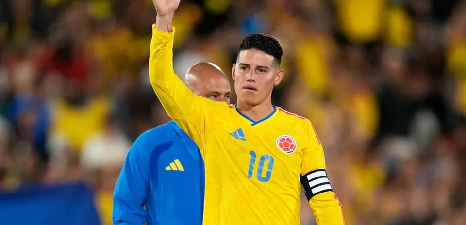 Joueur saluant le public en maillot jaune de Colombie