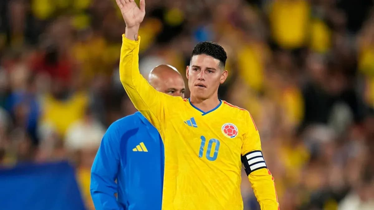 Joueur saluant le public en maillot jaune de Colombie