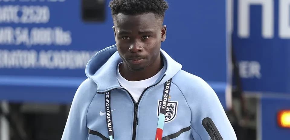 Joueur entrant dans le stade avant le match