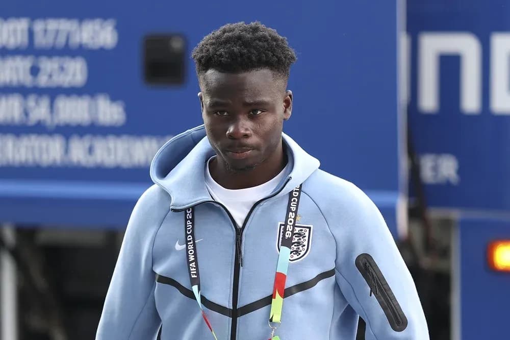 Joueur entrant dans le stade avant le match