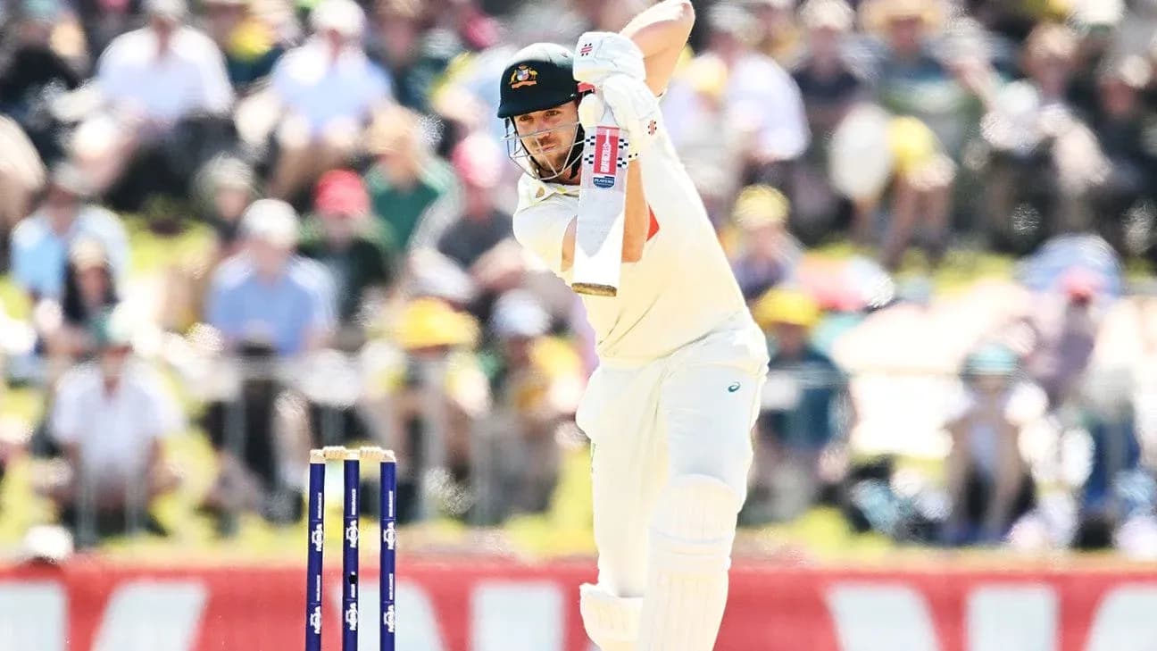Joueur frappant la balle lors d'un match de cricket
