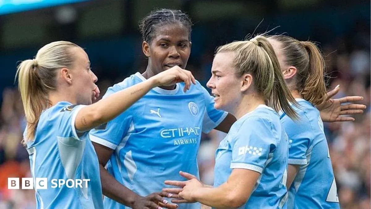 Joueuses de Manchester City célébrant un but ensemble