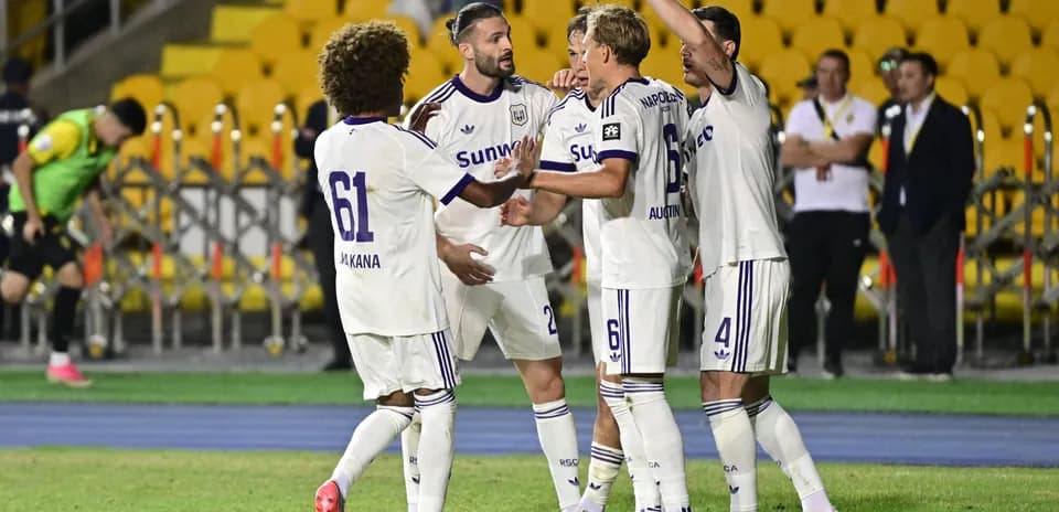 Joueurs d'Anderlecht célébrant un but