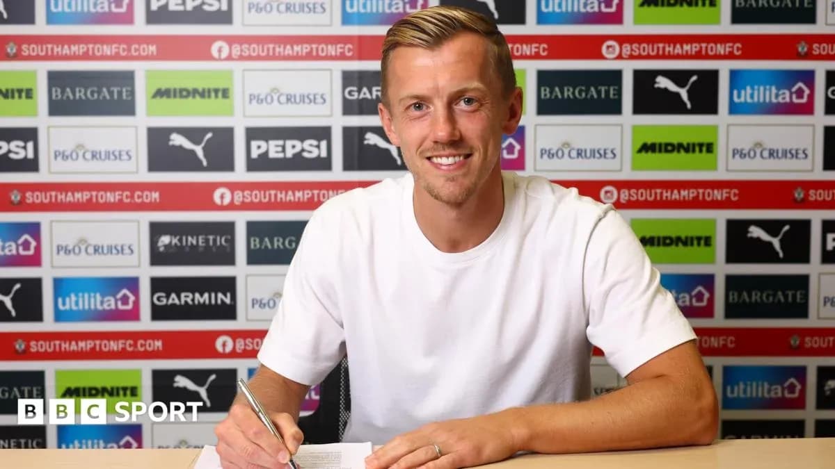 Joueur signant un contrat à Southampton FC