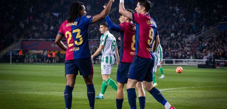 Joueurs du FC Barcelone célébrant un but