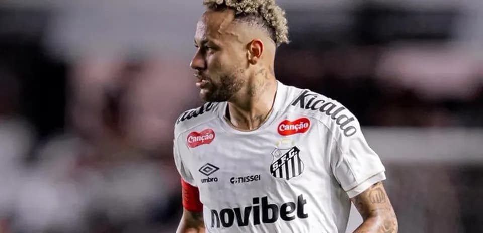 Neymar en action avec Santos contre Palmeiras