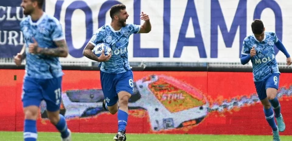 Joueur célébrant un but pour Frosinone