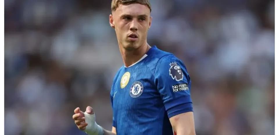 Joueur de Chelsea avec un bandage sur la main