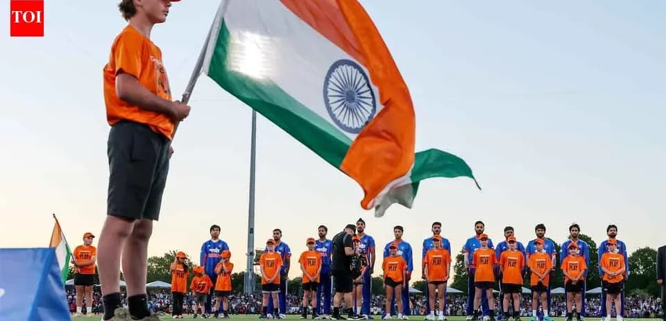 Enfant tenant le drapeau indien avant un match