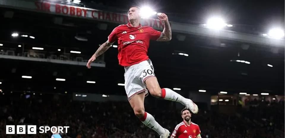 Joueur de Manchester United célébrant un but au stade