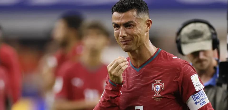 Cristiano Ronaldo en tenue portugaise sur le terrain