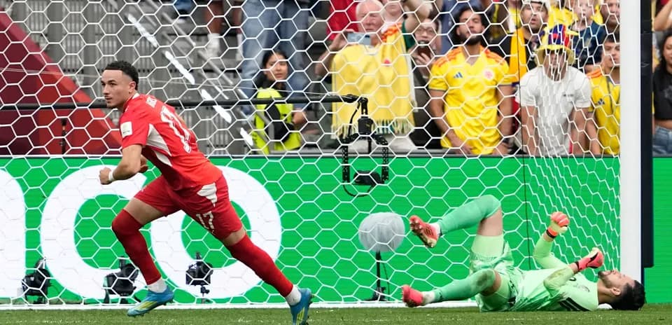 Un joueur suisse célèbre un but marqué