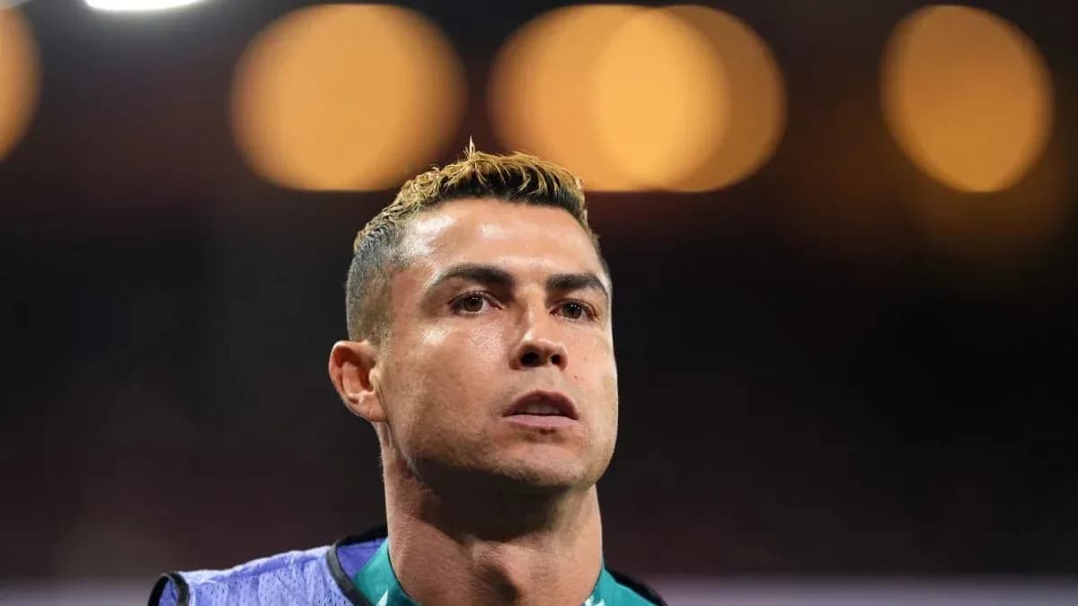 Joueur en tenue d'entraînement avant le match