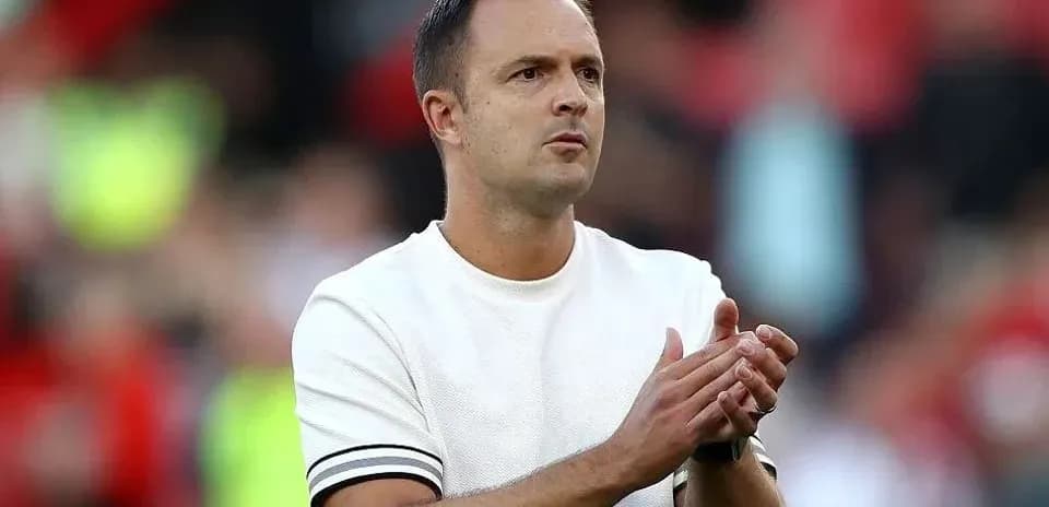 Entraîneur applaudit lors d'un match