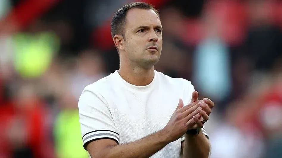 Entraîneur applaudit lors d'un match
