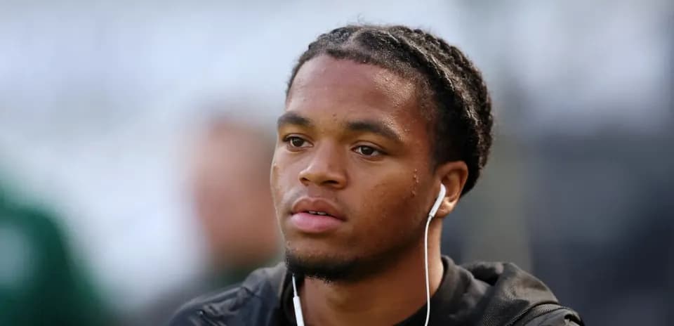 Joueur écoutant de la musique avant le match