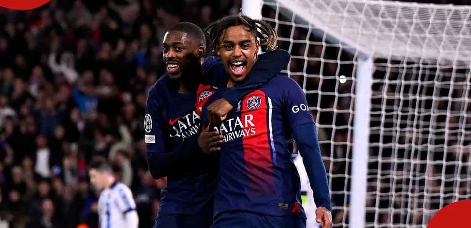 Joueurs du PSG célébrant un but ensemble