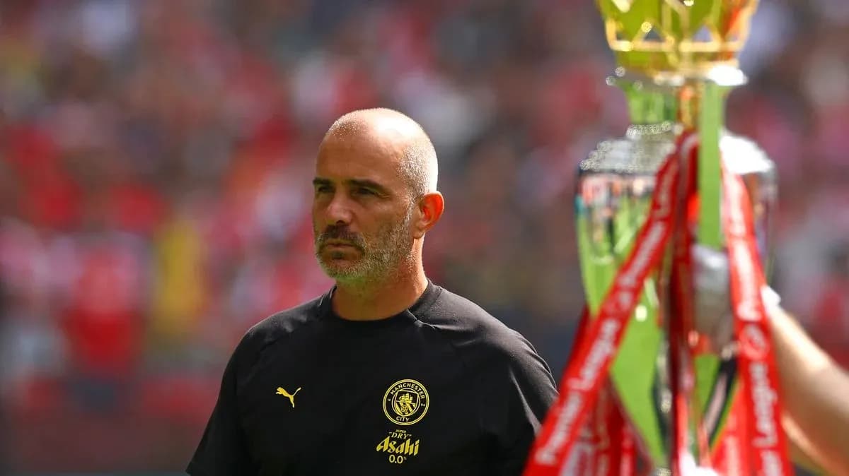 Entraîneur de Manchester City près du trophée