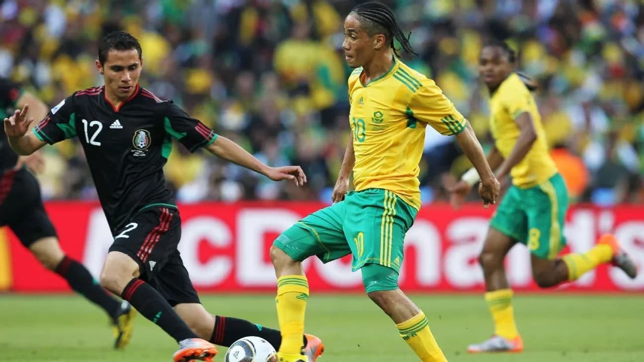 Joueurs sud-africains et mexicains en pleine action