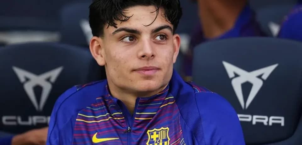 Joueur assis sur le banc de touche au stade