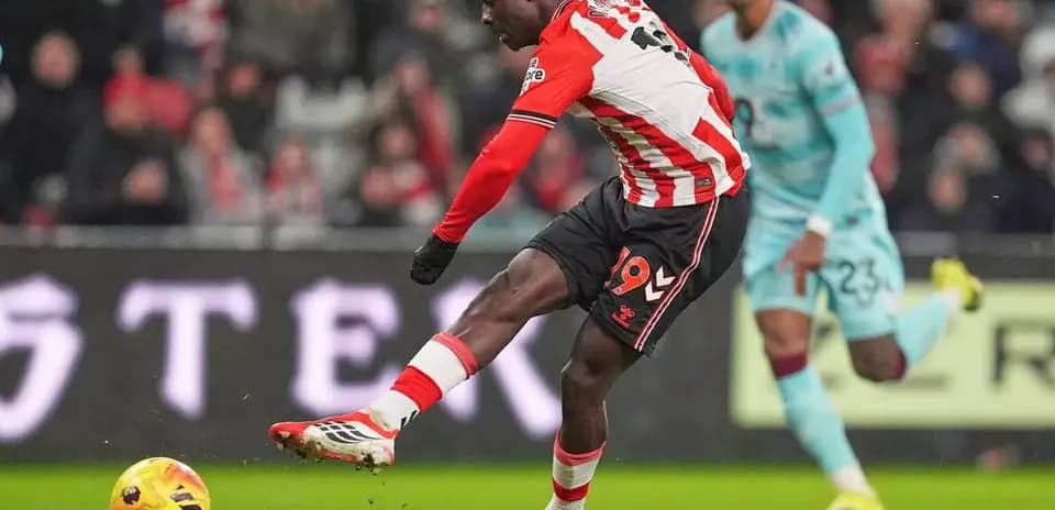 Sunderland domine Burnley avec une stratégie efficace.webp