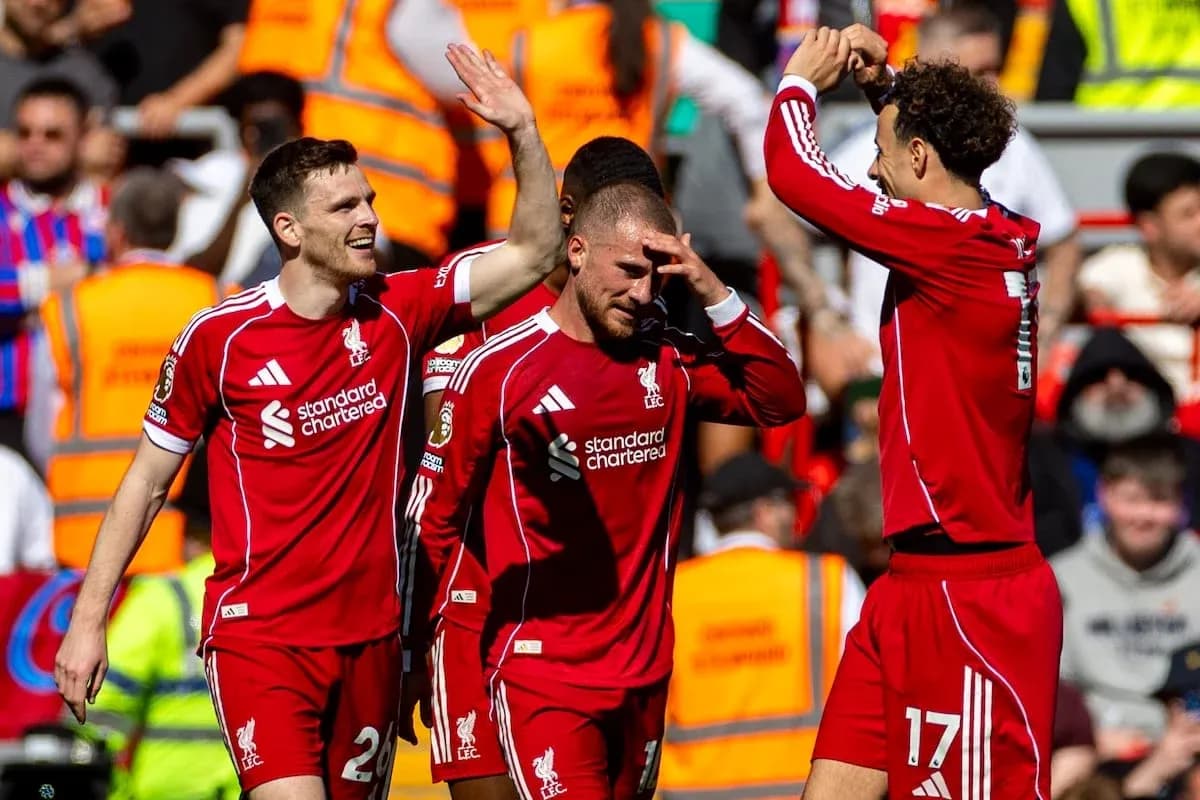 Joueurs de Liverpool célébrant un but