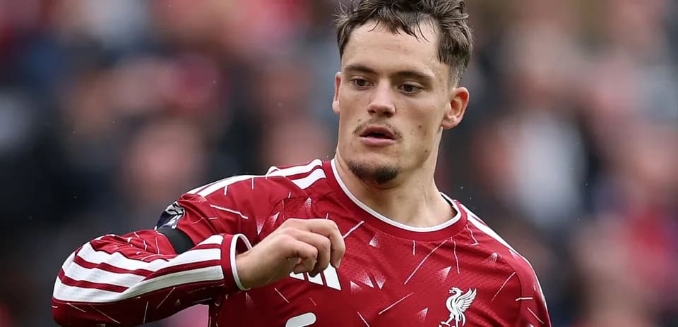 Joueur de Liverpool en action sur le terrain