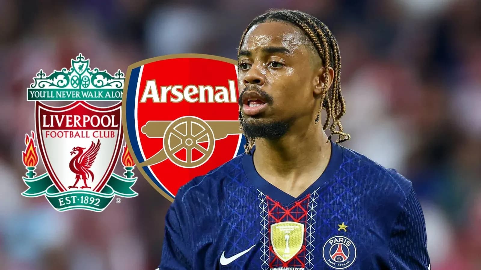 Joueur de football avec logos de Liverpool et Arsenal