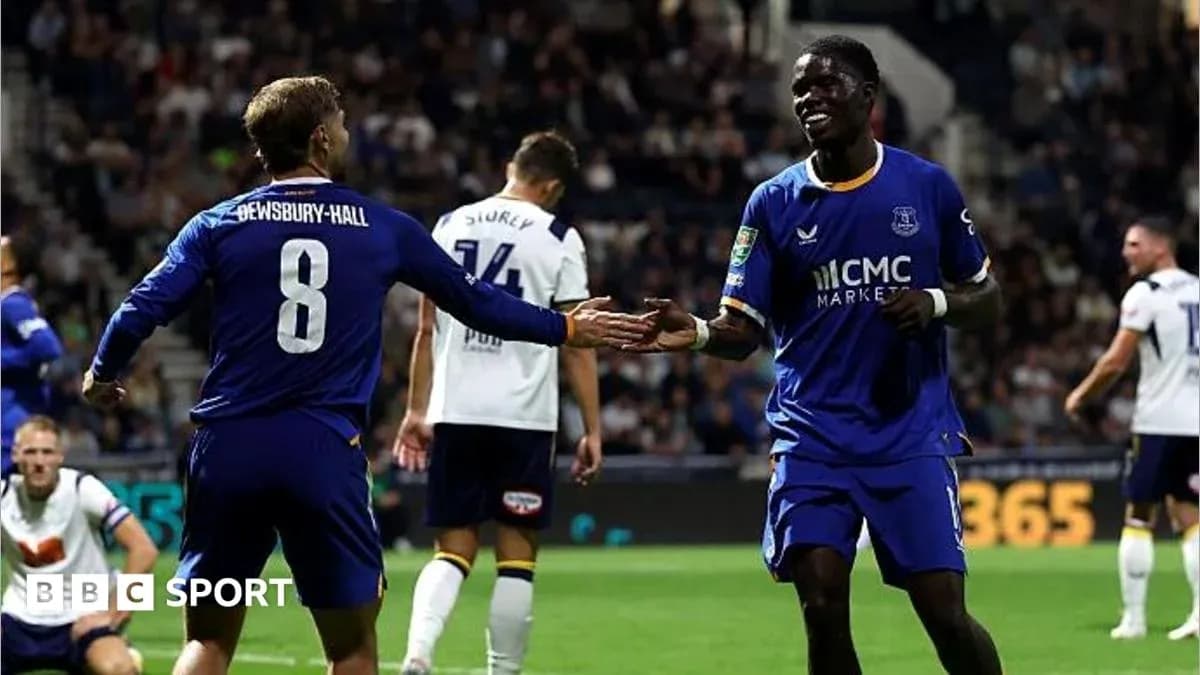Joueurs d'Everton célébrant un but sur le terrain