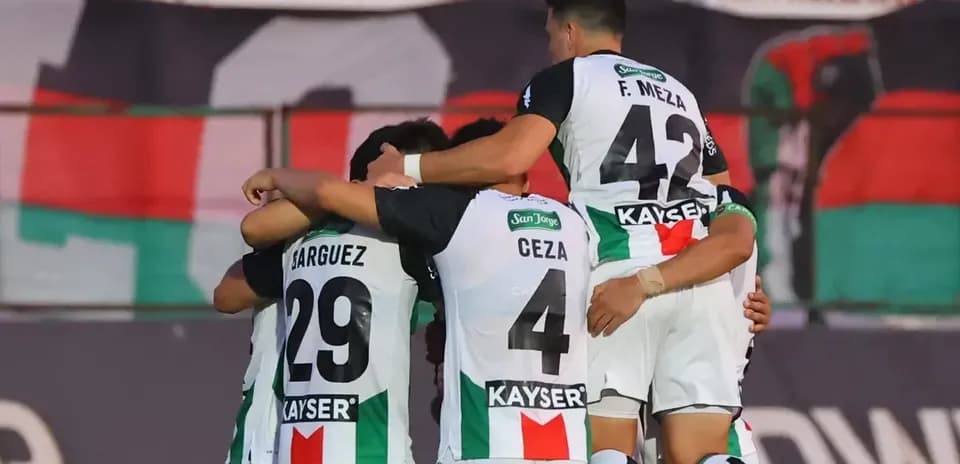 Joueurs de Palestino célébrant un but