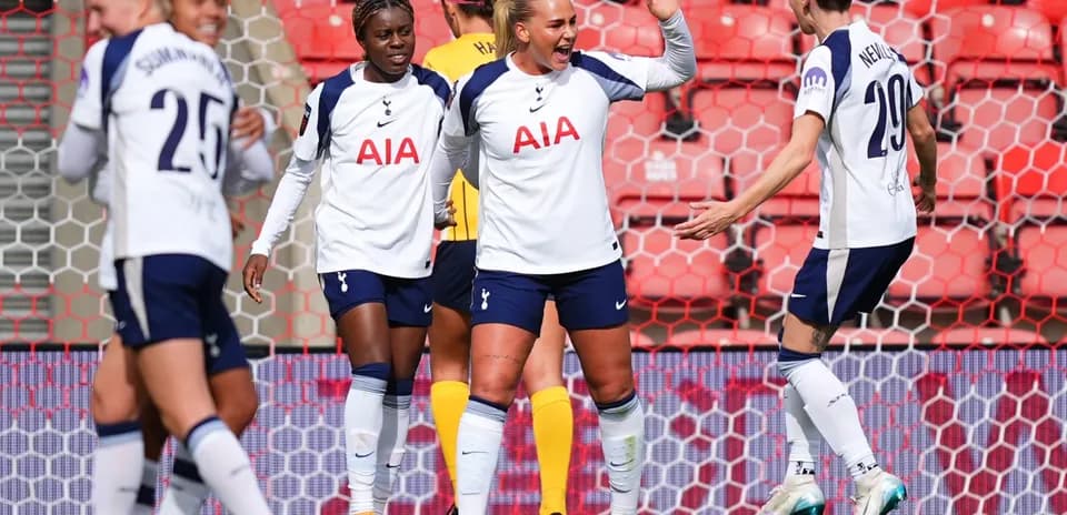 Joueuses de Tottenham célébrant un but