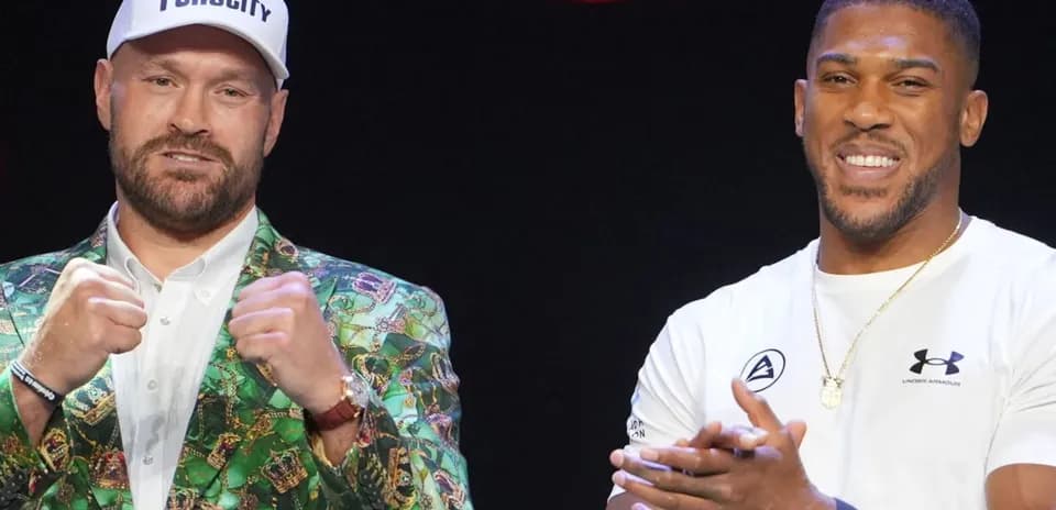 Tyson Fury et Anthony Joshua lors d'une conférence de presse