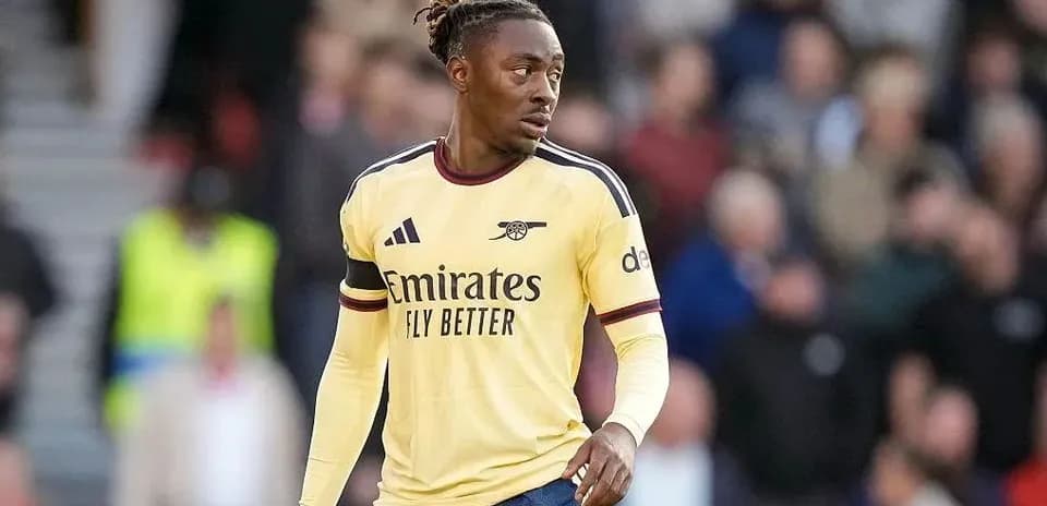 Joueur d'Arsenal en action sur le terrain
