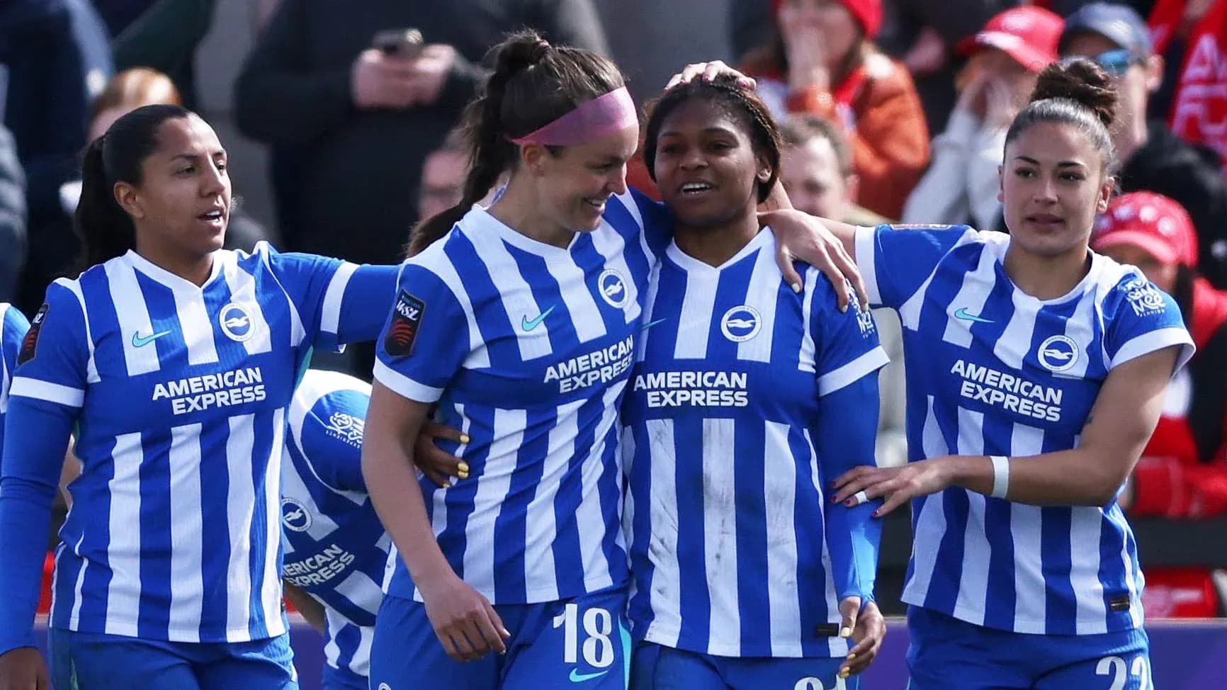 Joueuses de Brighton célébrant un but