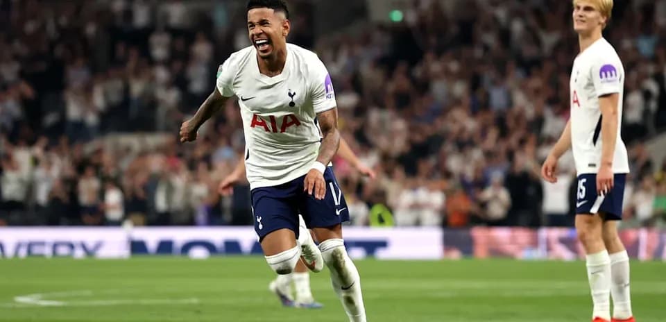 Joueur de Tottenham célébrant un but au stade