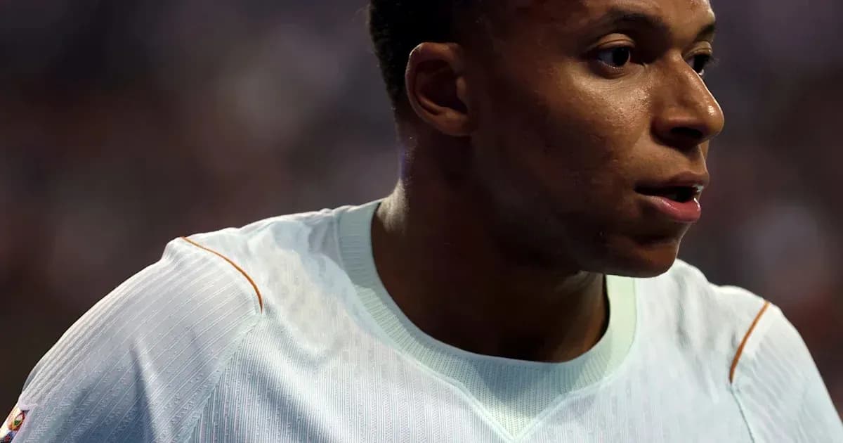 Joueur en action durant un match de football
