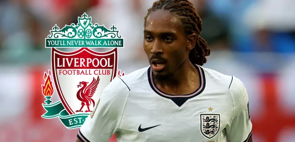 Joueur courant avec le logo de Liverpool en arrière-plan