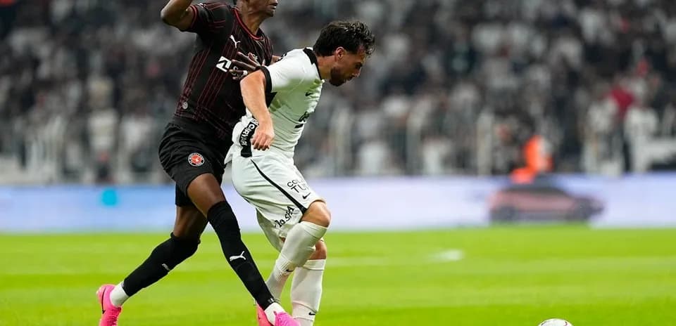 Deux joueurs en action lors du match