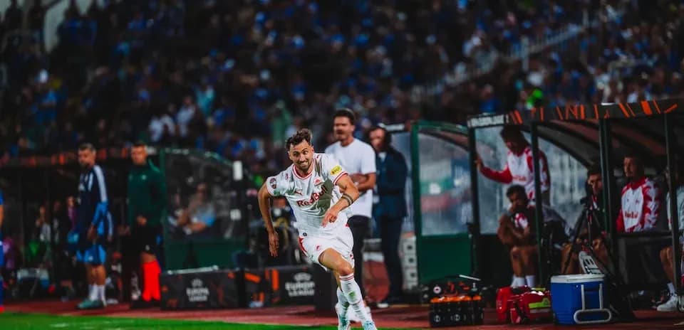 Joueur de Red Bull Salzburg en action