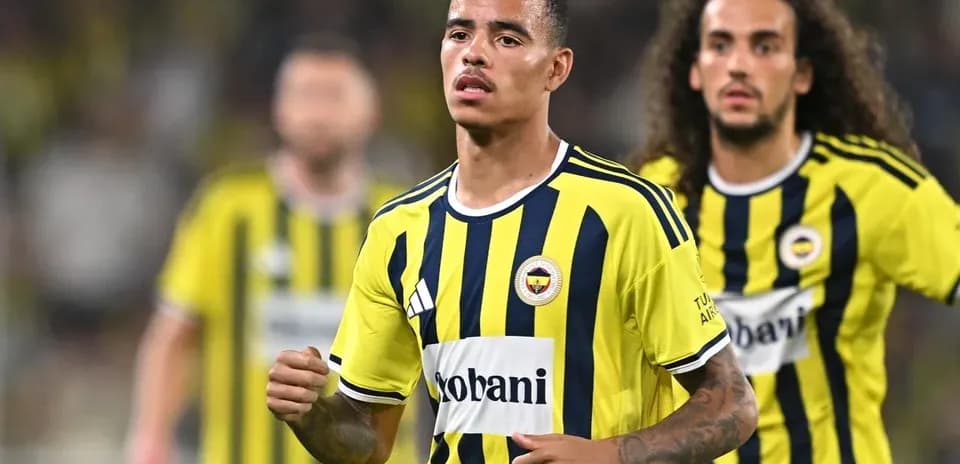 Joueurs de Fenerbahçe en action pendant le match