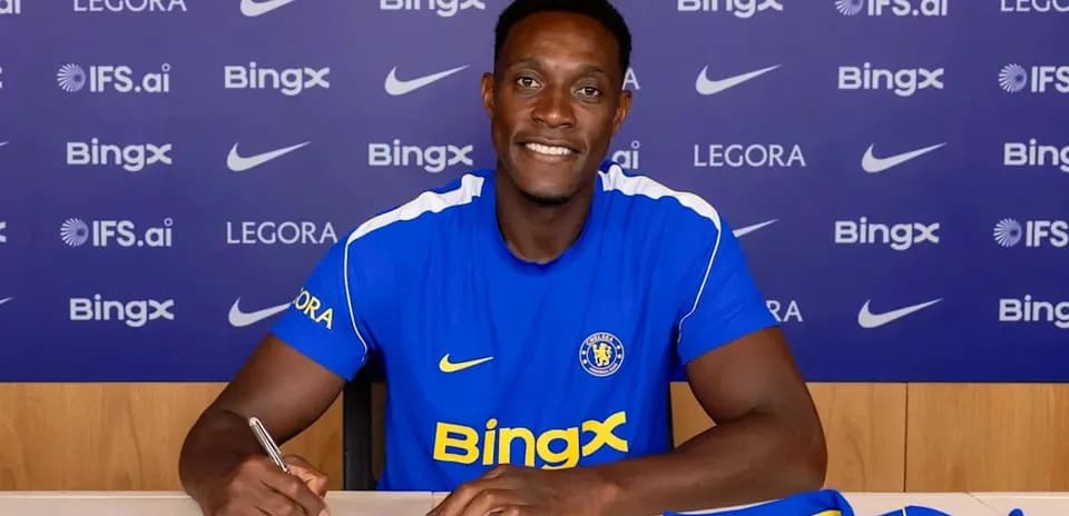 Joueur signant un contrat avec Chelsea FC